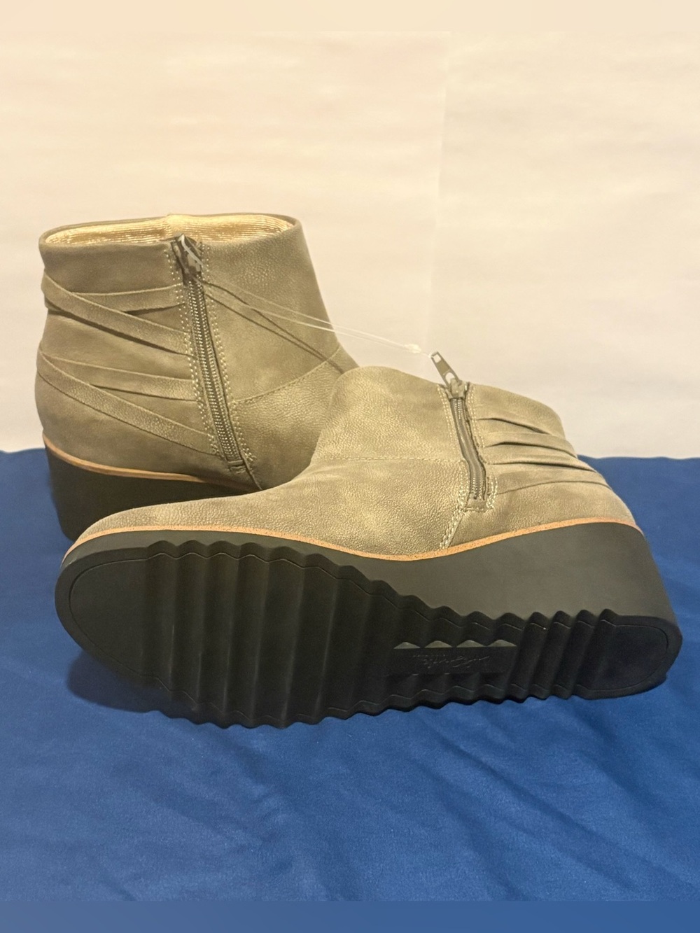 LifeStride Women’s Taupe Ankle Boots - nwot - Picture 4 of 8